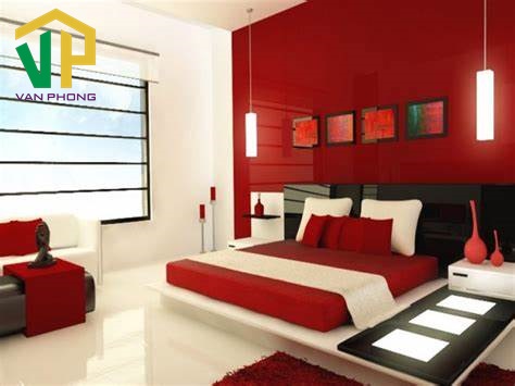 Phòng ngủ lấy màu đỏ làm điểm nhấn kết hợp với gam màu trắng tạo sự cân đối