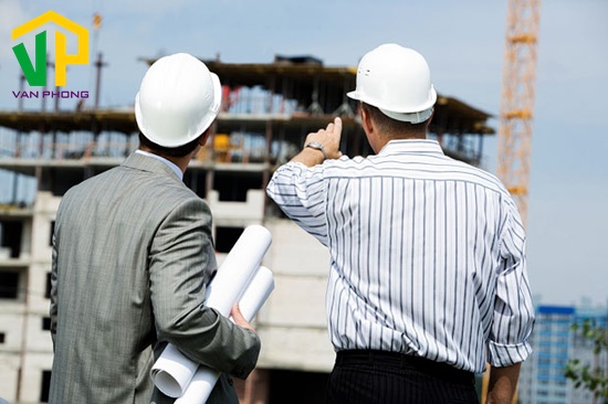 Kỹ sư giám sát xây dựng sẽ chịu trách nhiệm theo dõi, cập nhật tình hình, báo cáo và xử lý những vấn đề liên quan đến việc thi công
