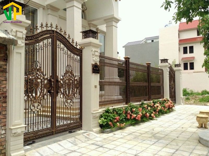 Kiêng kỵ vật nhọn đối xứng với cổng chính