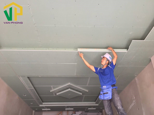 quy-trinh-xay-nha-tu-mong-den-mai-13 Đóng trần